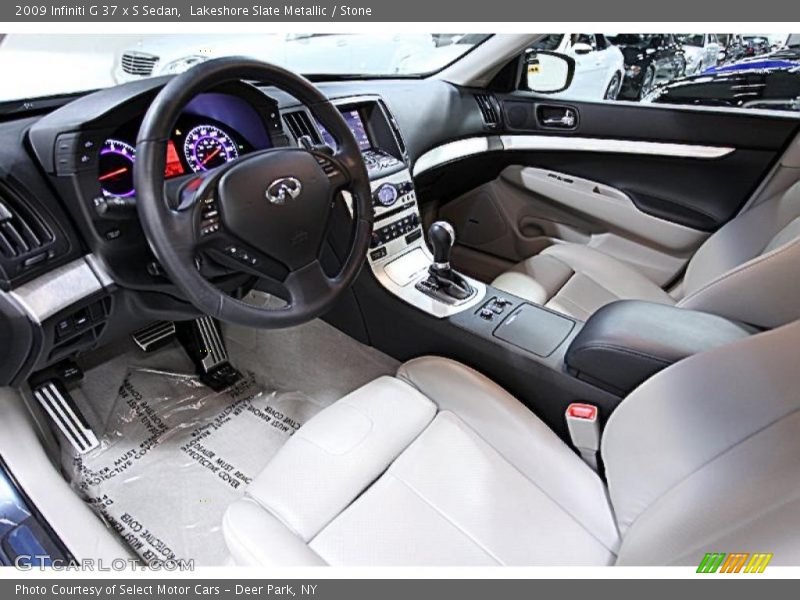 Dashboard of 2009 G 37 x S Sedan