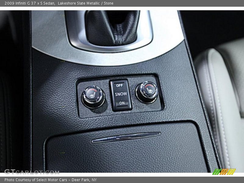 Controls of 2009 G 37 x S Sedan