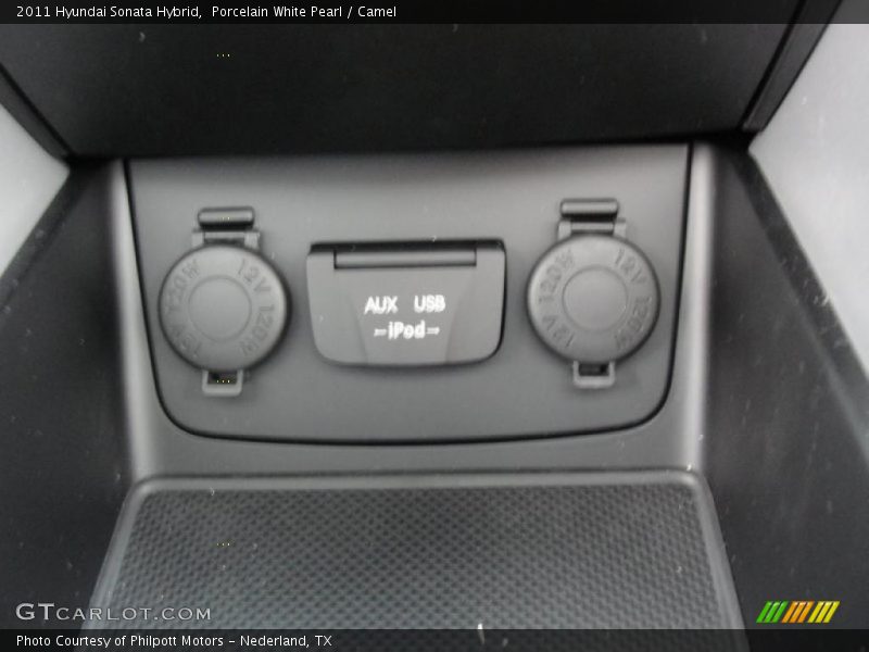 Controls of 2011 Sonata Hybrid