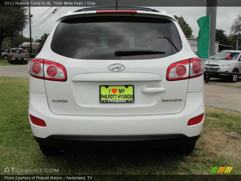 Frost White Pearl / Gray 2011 Hyundai Santa Fe SE