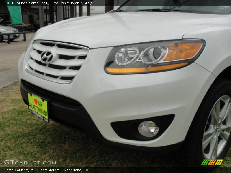 Frost White Pearl / Gray 2011 Hyundai Santa Fe SE