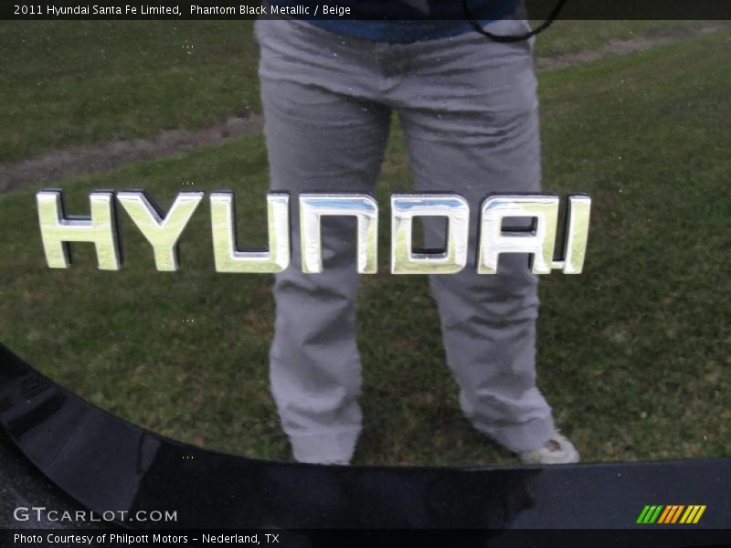Phantom Black Metallic / Beige 2011 Hyundai Santa Fe Limited