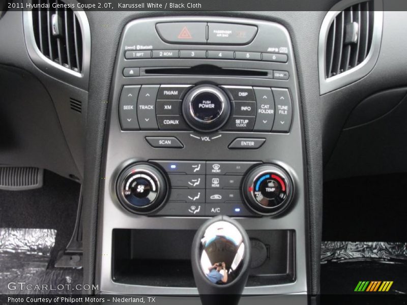 Controls of 2011 Genesis Coupe 2.0T