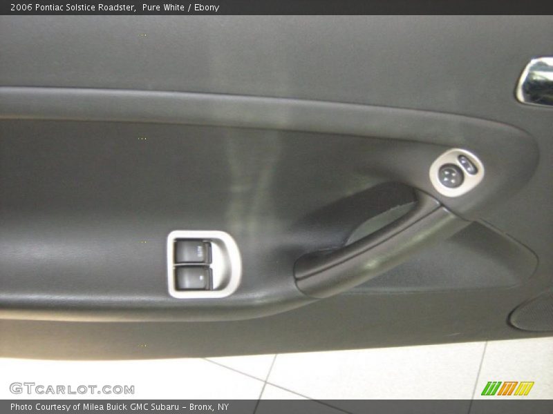 Pure White / Ebony 2006 Pontiac Solstice Roadster