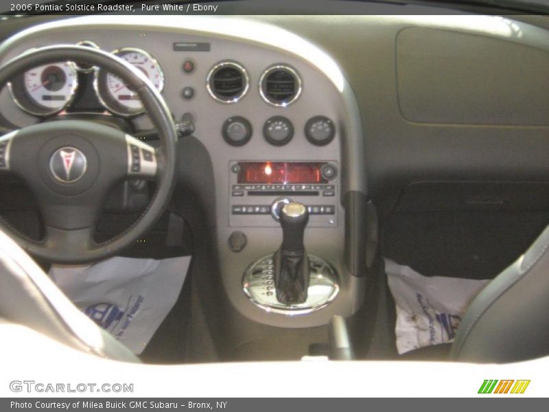 Pure White / Ebony 2006 Pontiac Solstice Roadster