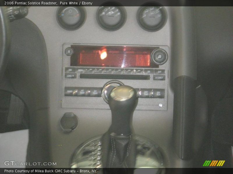 Pure White / Ebony 2006 Pontiac Solstice Roadster