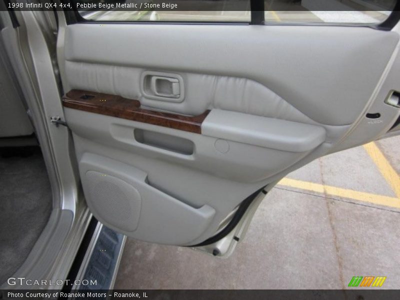 Pebble Beige Metallic / Stone Beige 1998 Infiniti QX4 4x4