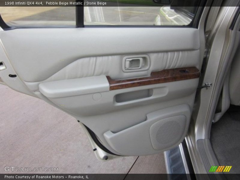 Pebble Beige Metallic / Stone Beige 1998 Infiniti QX4 4x4