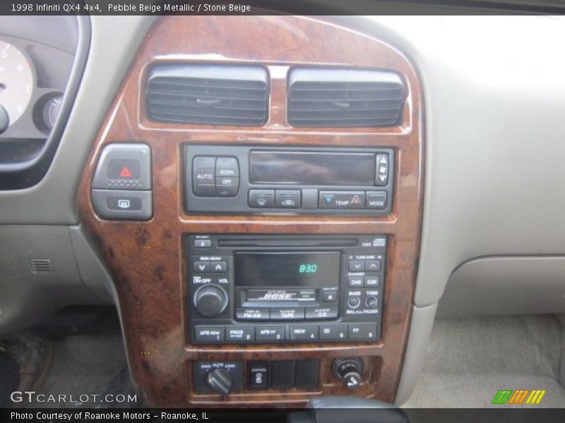 Pebble Beige Metallic / Stone Beige 1998 Infiniti QX4 4x4