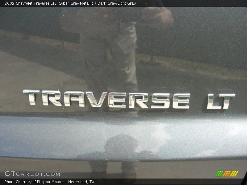 Cyber Gray Metallic / Dark Gray/Light Gray 2009 Chevrolet Traverse LT