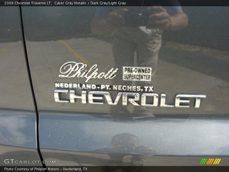Cyber Gray Metallic / Dark Gray/Light Gray 2009 Chevrolet Traverse LT