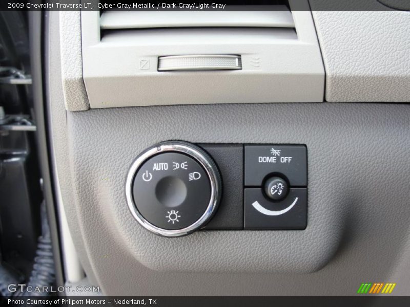Cyber Gray Metallic / Dark Gray/Light Gray 2009 Chevrolet Traverse LT
