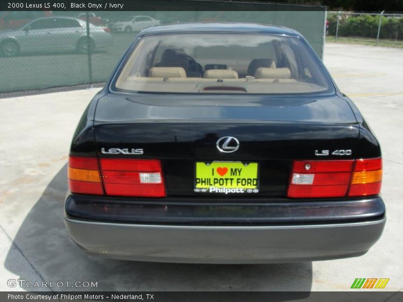 Black Onyx / Ivory 2000 Lexus LS 400