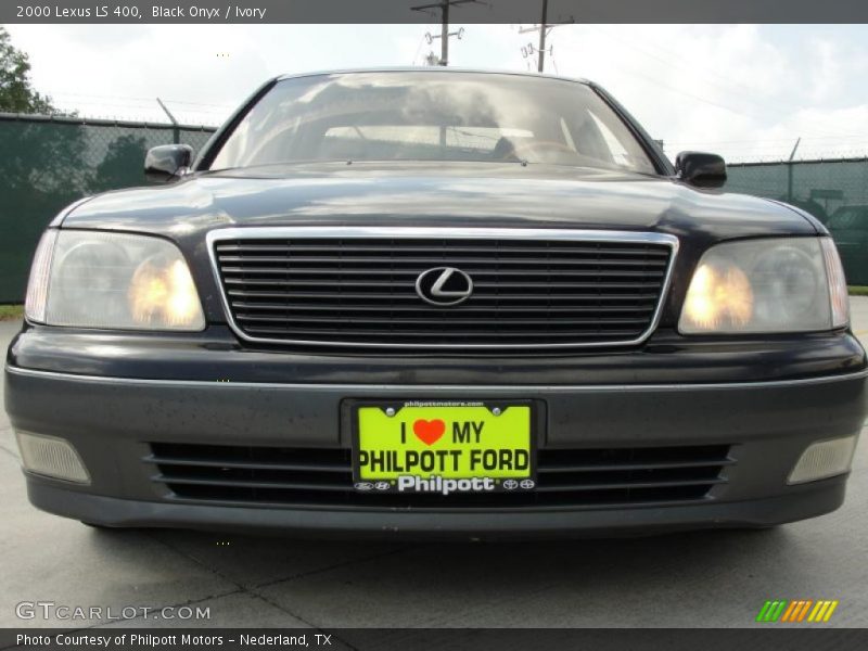 Black Onyx / Ivory 2000 Lexus LS 400