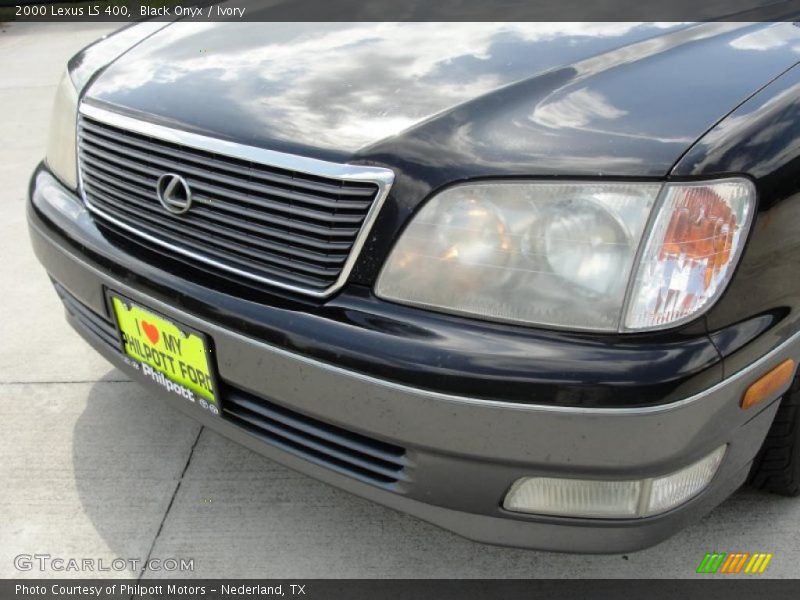 Black Onyx / Ivory 2000 Lexus LS 400
