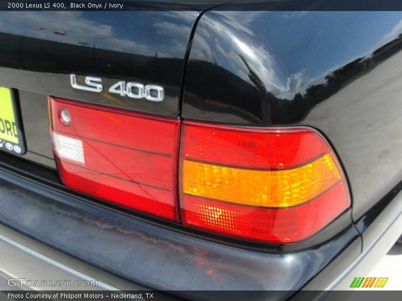 Black Onyx / Ivory 2000 Lexus LS 400
