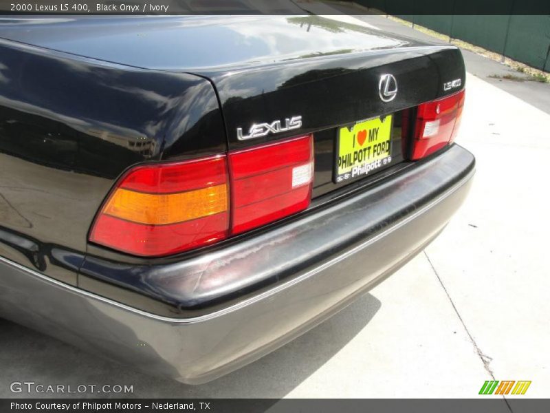 Black Onyx / Ivory 2000 Lexus LS 400