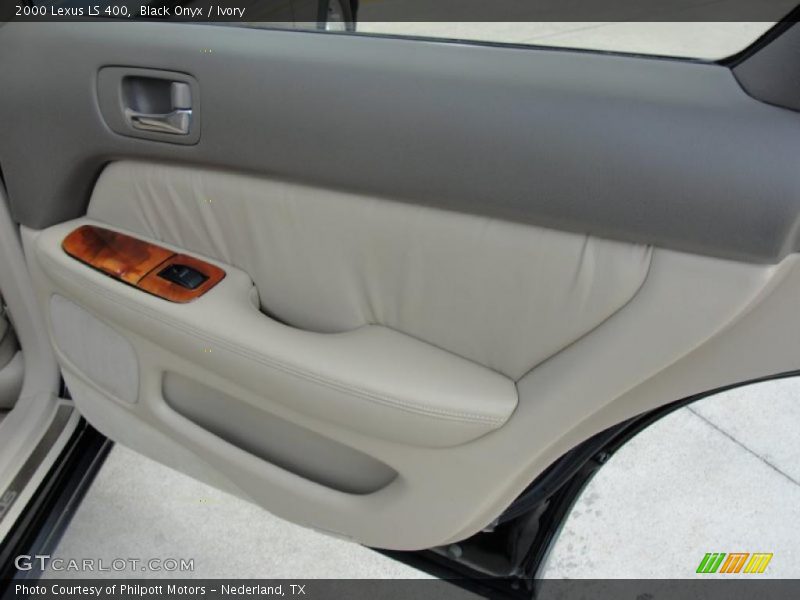 Black Onyx / Ivory 2000 Lexus LS 400