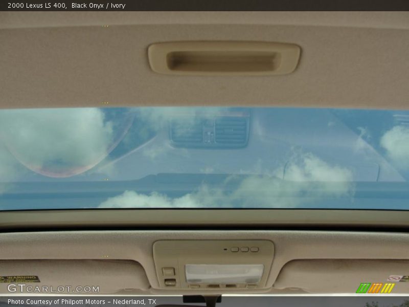 Black Onyx / Ivory 2000 Lexus LS 400