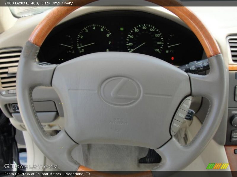 Black Onyx / Ivory 2000 Lexus LS 400
