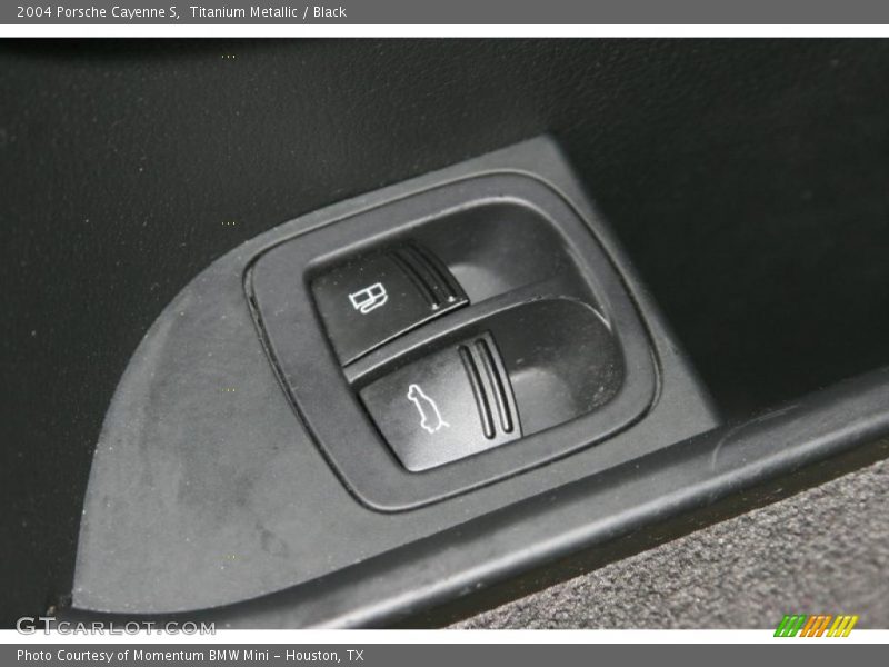 Titanium Metallic / Black 2004 Porsche Cayenne S