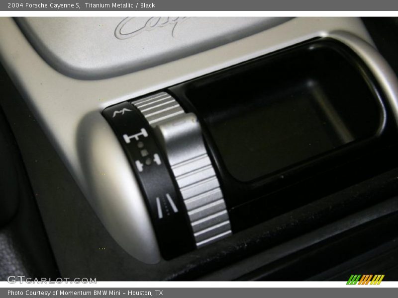 Controls of 2004 Cayenne S