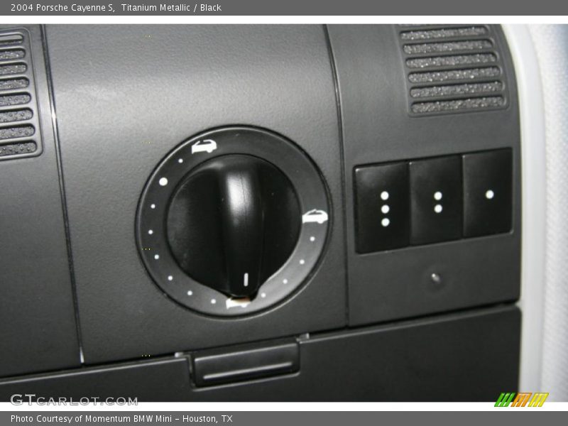 Controls of 2004 Cayenne S