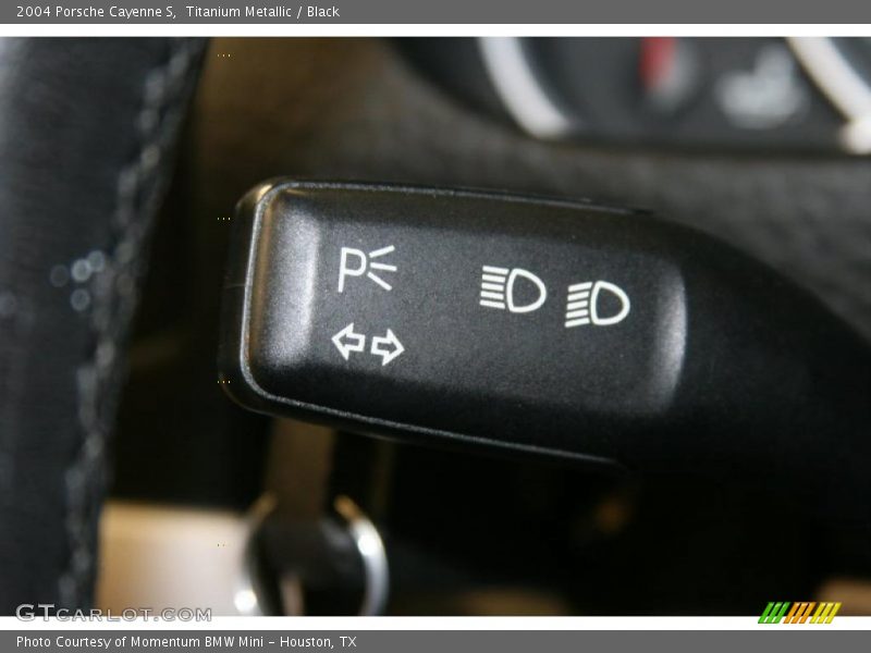 Controls of 2004 Cayenne S