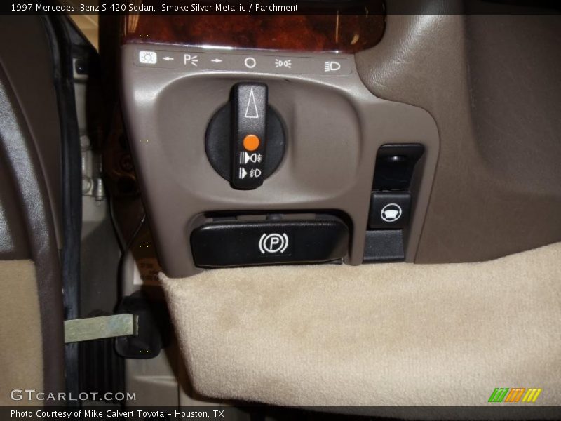 Controls of 1997 S 420 Sedan