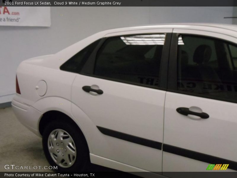Cloud 9 White / Medium Graphite Grey 2001 Ford Focus LX Sedan