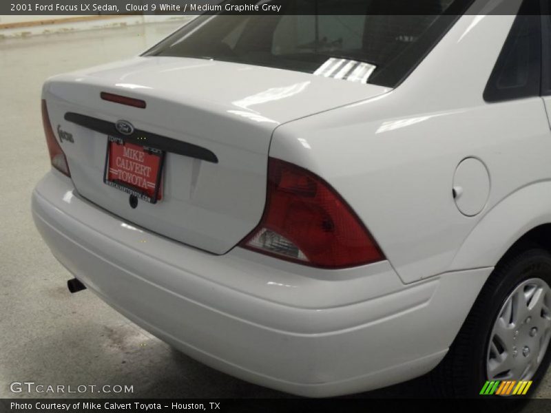Cloud 9 White / Medium Graphite Grey 2001 Ford Focus LX Sedan
