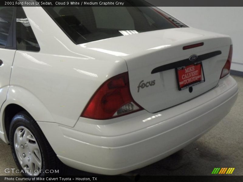 Cloud 9 White / Medium Graphite Grey 2001 Ford Focus LX Sedan