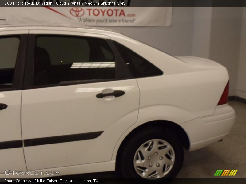 Cloud 9 White / Medium Graphite Grey 2001 Ford Focus LX Sedan