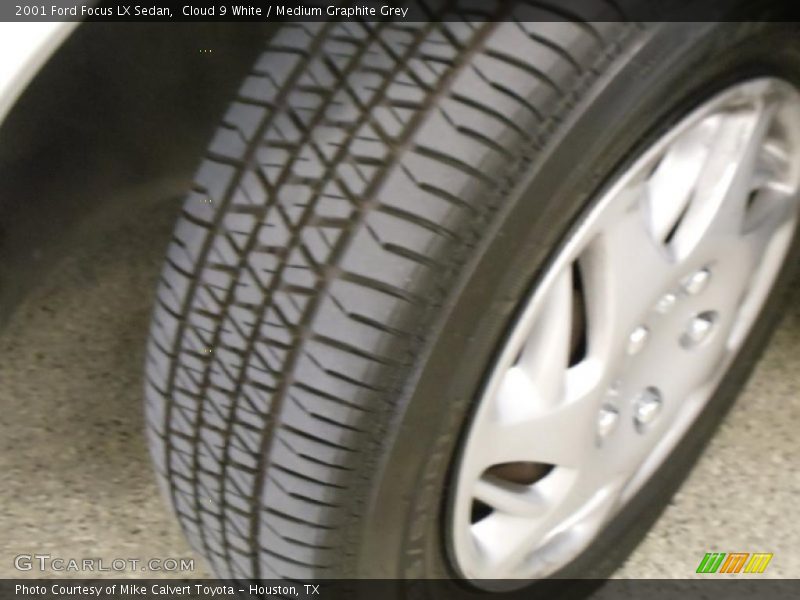 Cloud 9 White / Medium Graphite Grey 2001 Ford Focus LX Sedan