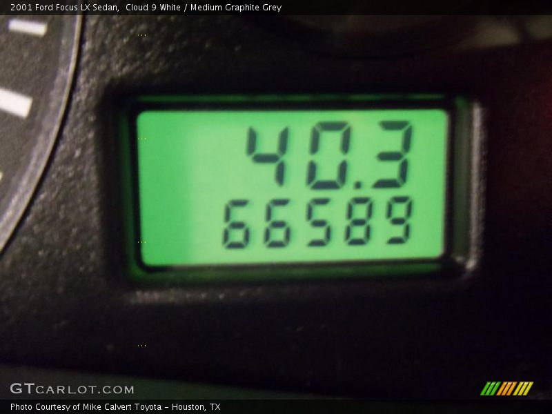 Cloud 9 White / Medium Graphite Grey 2001 Ford Focus LX Sedan