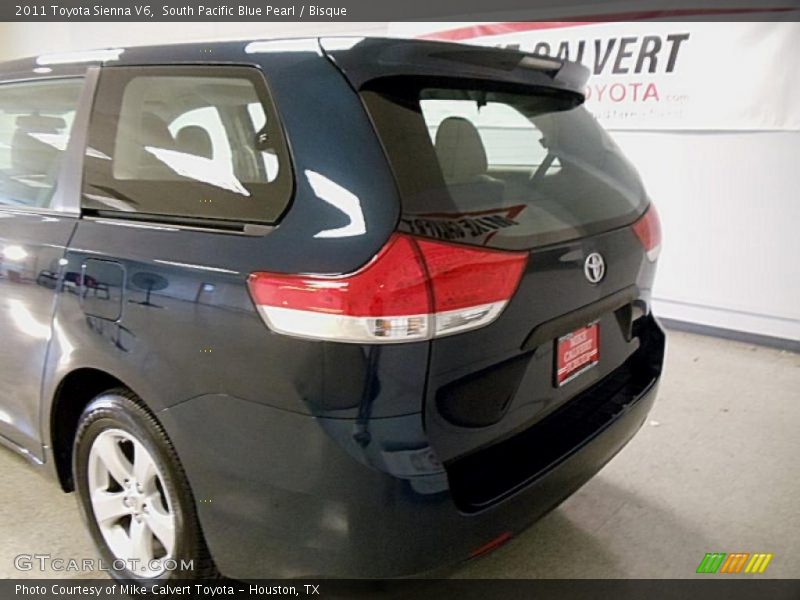 South Pacific Blue Pearl / Bisque 2011 Toyota Sienna V6