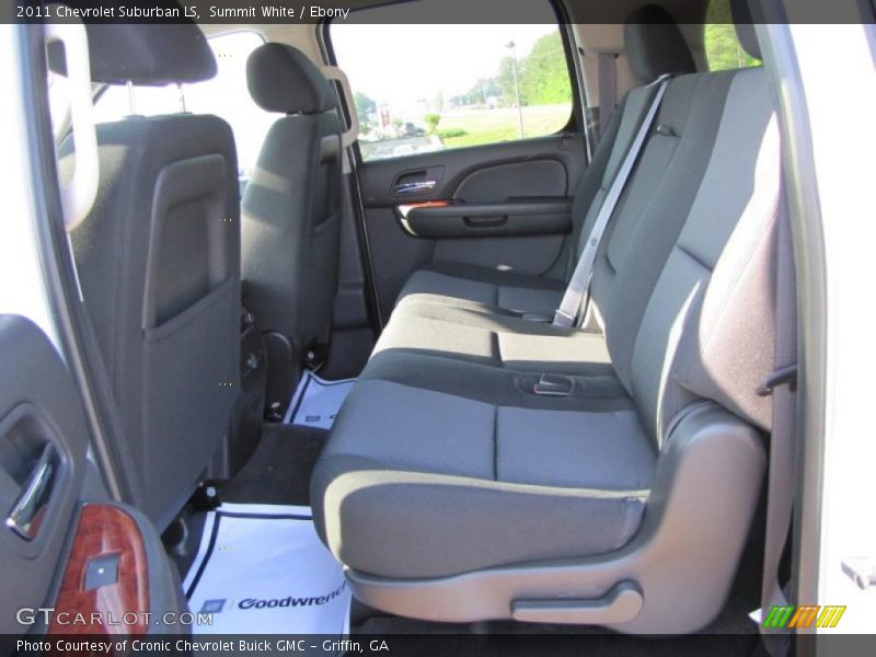 Summit White / Ebony 2011 Chevrolet Suburban LS