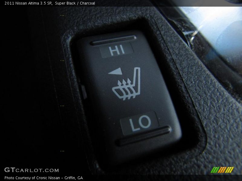 Controls of 2011 Altima 3.5 SR