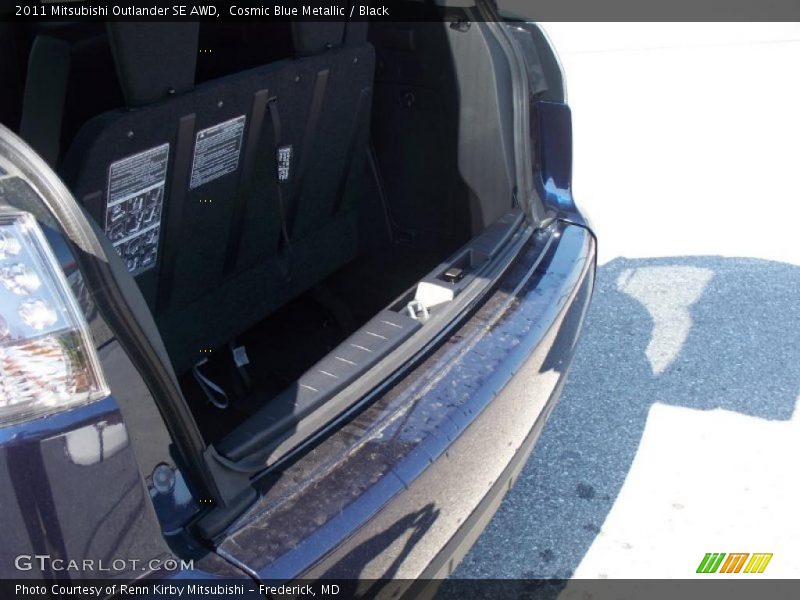 Cosmic Blue Metallic / Black 2011 Mitsubishi Outlander SE AWD