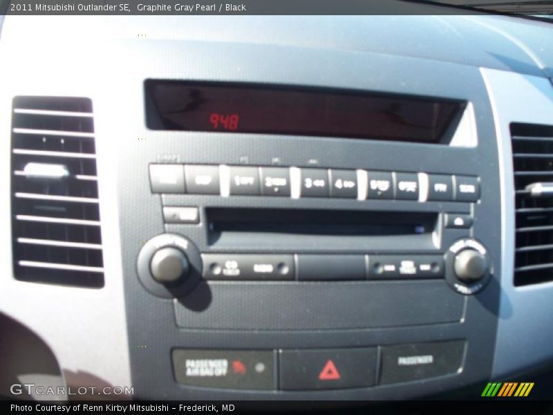 Graphite Gray Pearl / Black 2011 Mitsubishi Outlander SE