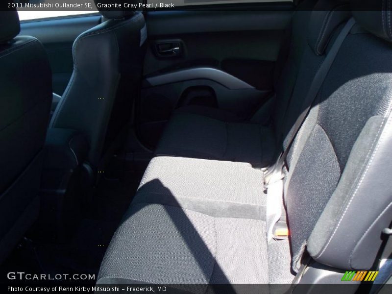 Graphite Gray Pearl / Black 2011 Mitsubishi Outlander SE