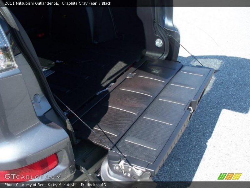 Graphite Gray Pearl / Black 2011 Mitsubishi Outlander SE