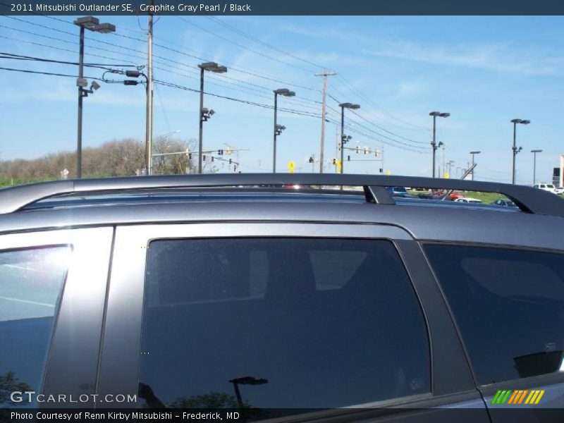 Graphite Gray Pearl / Black 2011 Mitsubishi Outlander SE