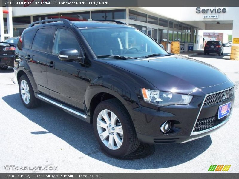 Labrador Black Pearl / Black 2011 Mitsubishi Outlander SE