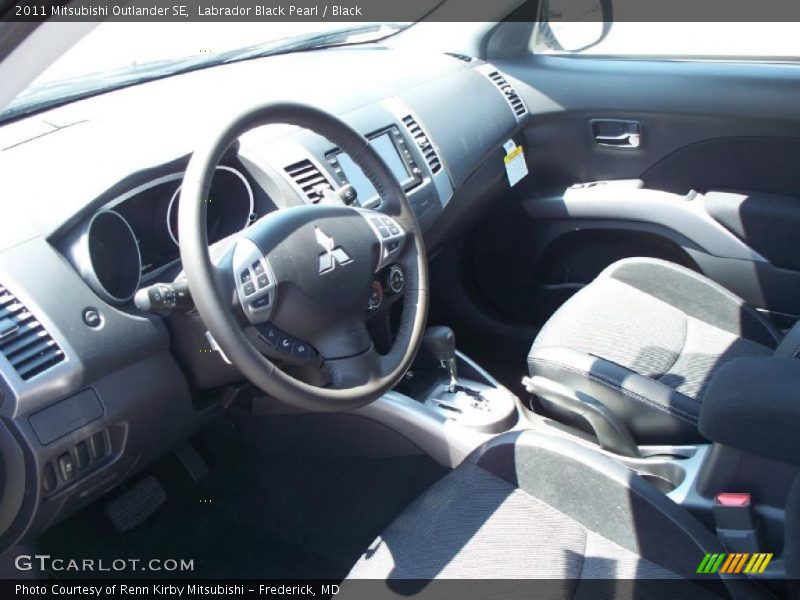Labrador Black Pearl / Black 2011 Mitsubishi Outlander SE