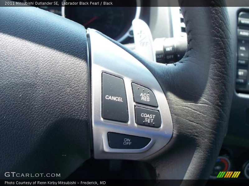 Labrador Black Pearl / Black 2011 Mitsubishi Outlander SE