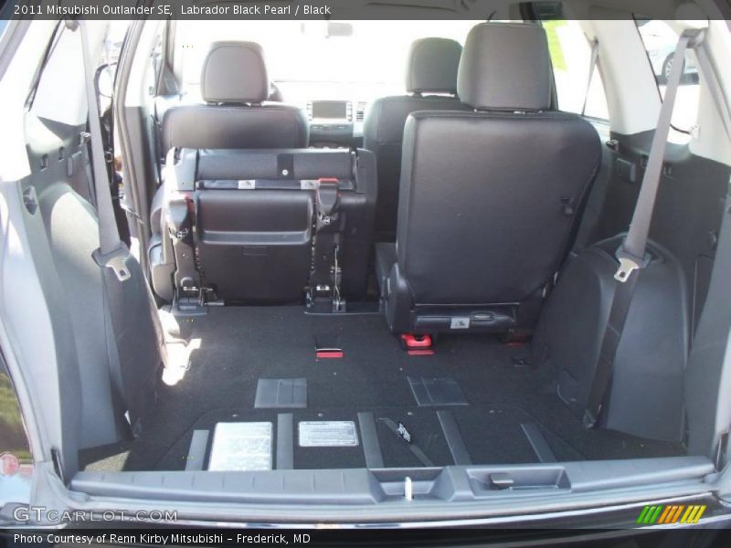 Labrador Black Pearl / Black 2011 Mitsubishi Outlander SE