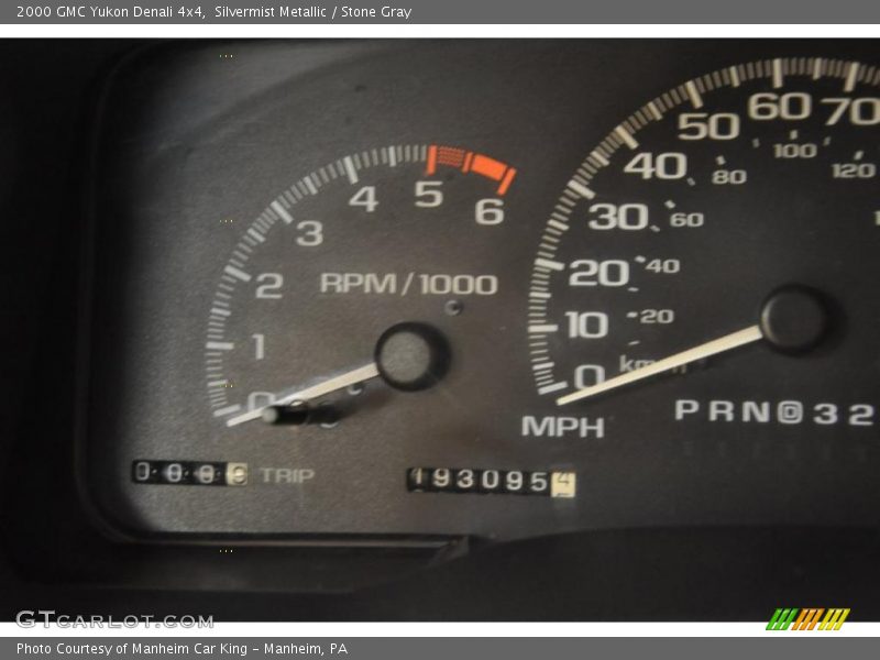Silvermist Metallic / Stone Gray 2000 GMC Yukon Denali 4x4