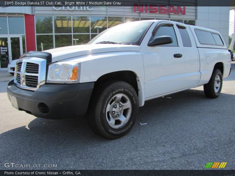 Bright White / Medium Slate Gray 2005 Dodge Dakota ST Club Cab
