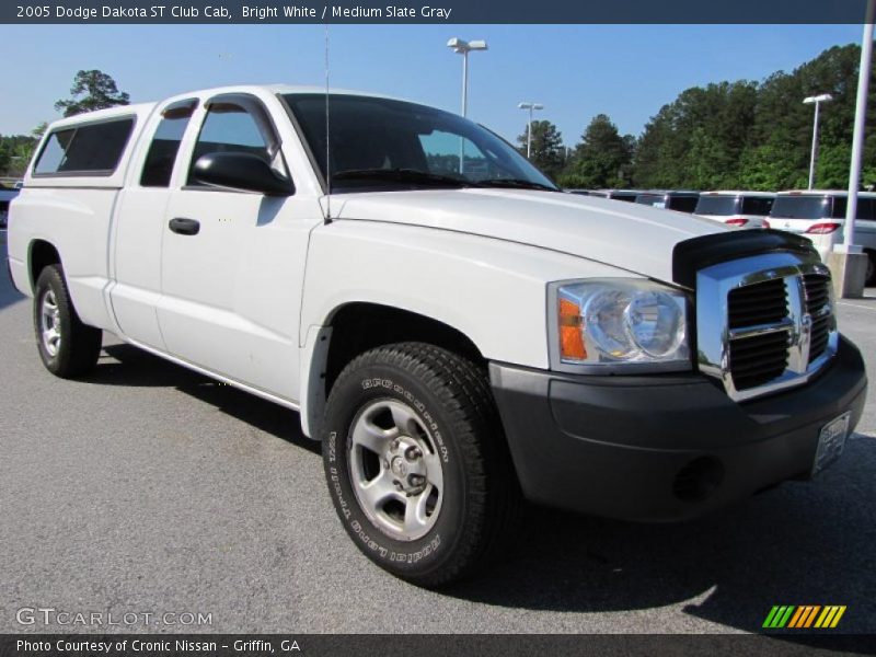 Bright White / Medium Slate Gray 2005 Dodge Dakota ST Club Cab